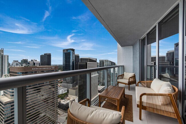 Building Photo - 495 Brickell Ave