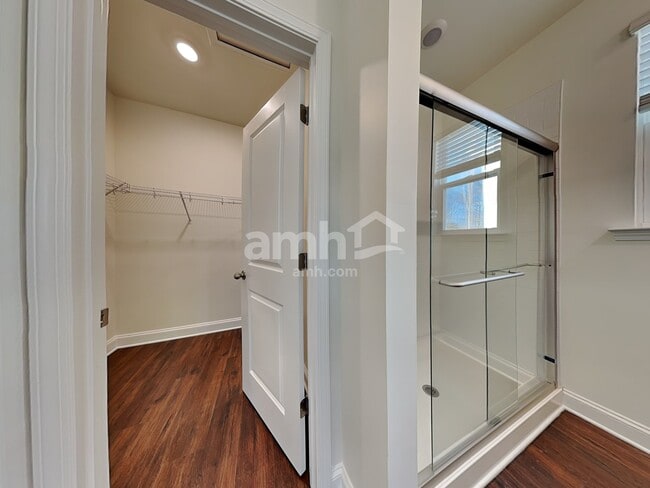 Building Photo - 623 Rivermist Dr