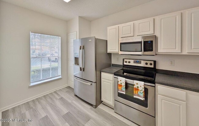Building Photo - 12311 Kensington Lakes Dr
