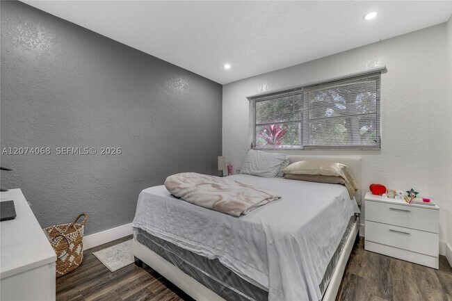 Building Photo - 5712 Monroe St