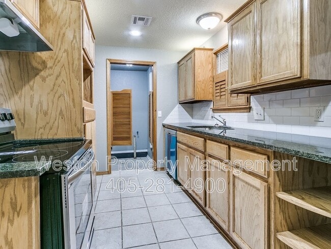 Building Photo - 1304 Regency Blvd