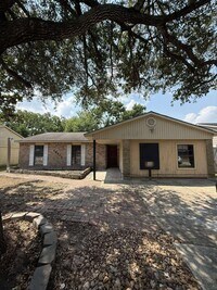 Building Photo - 16210 Lazy Ridge Rd