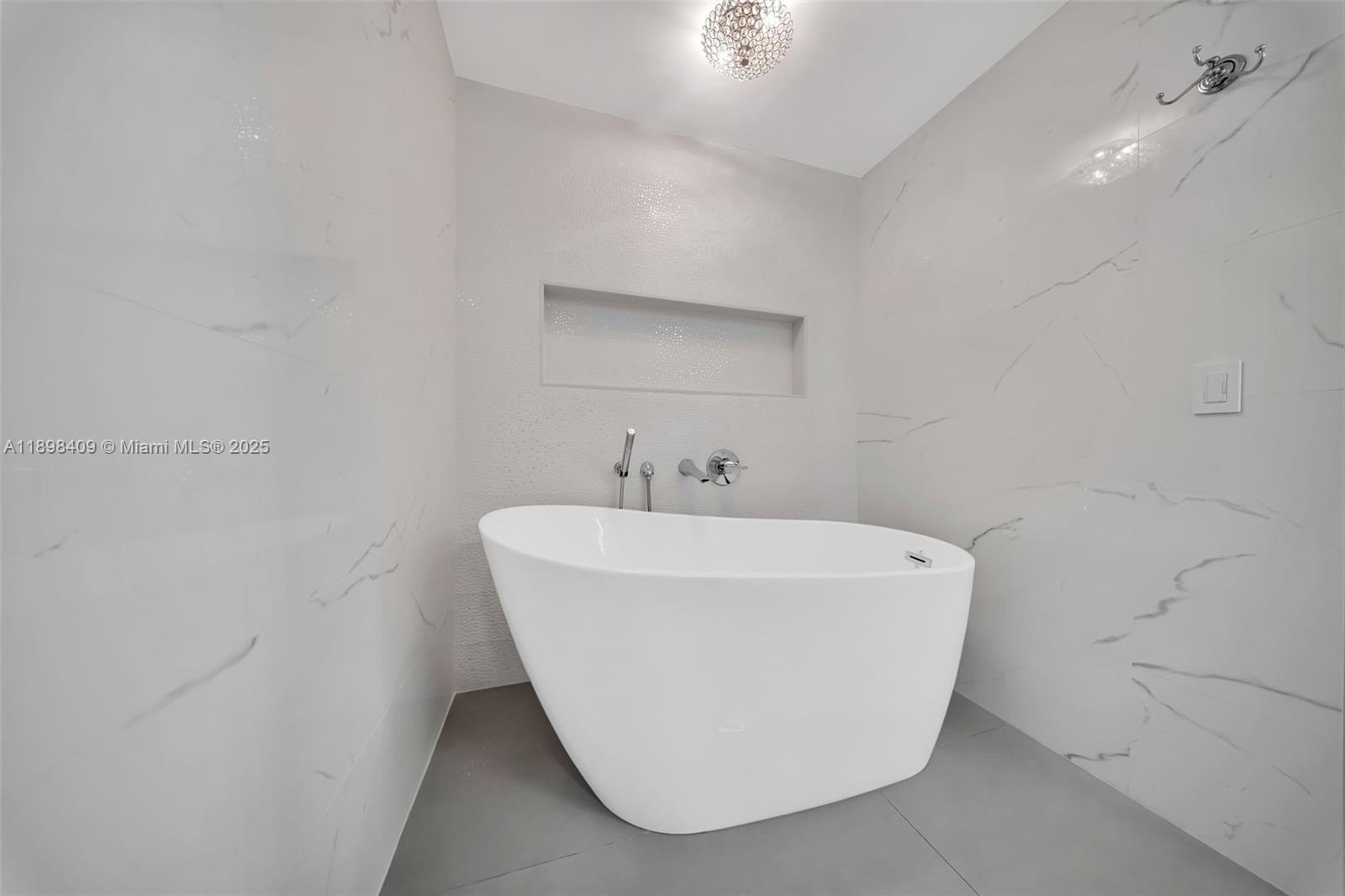 Building Photo - 20 Calabria Ave