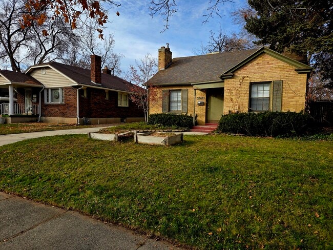 Building Photo - 2528 Beverly St E