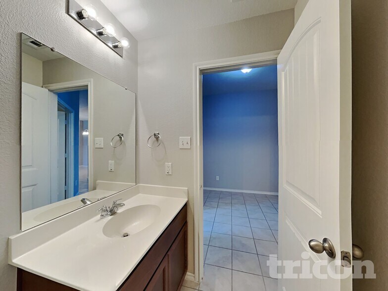 Building Photo - 957 Newby Ln
