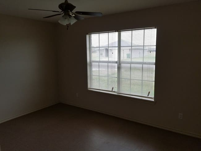 Building Photo - 1411 Tierra Del Sol Ave