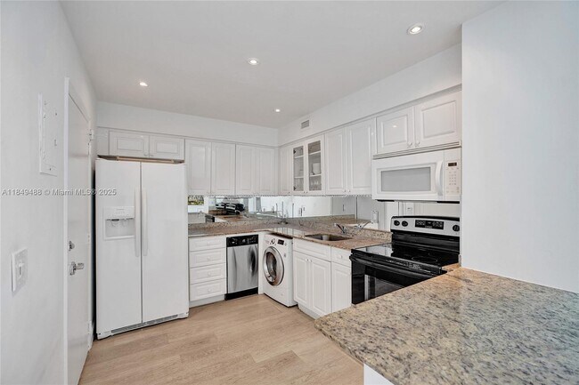 Building Photo - 6770 Indian Creek Dr