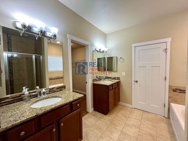 Building Photo - 7464 Bonterra Ln