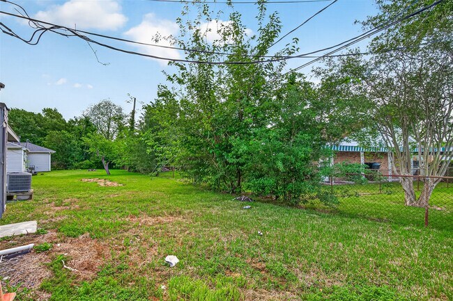 Building Photo - 8666 Candy St