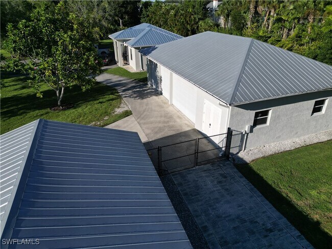 Building Photo - 2950 Coach House Ln