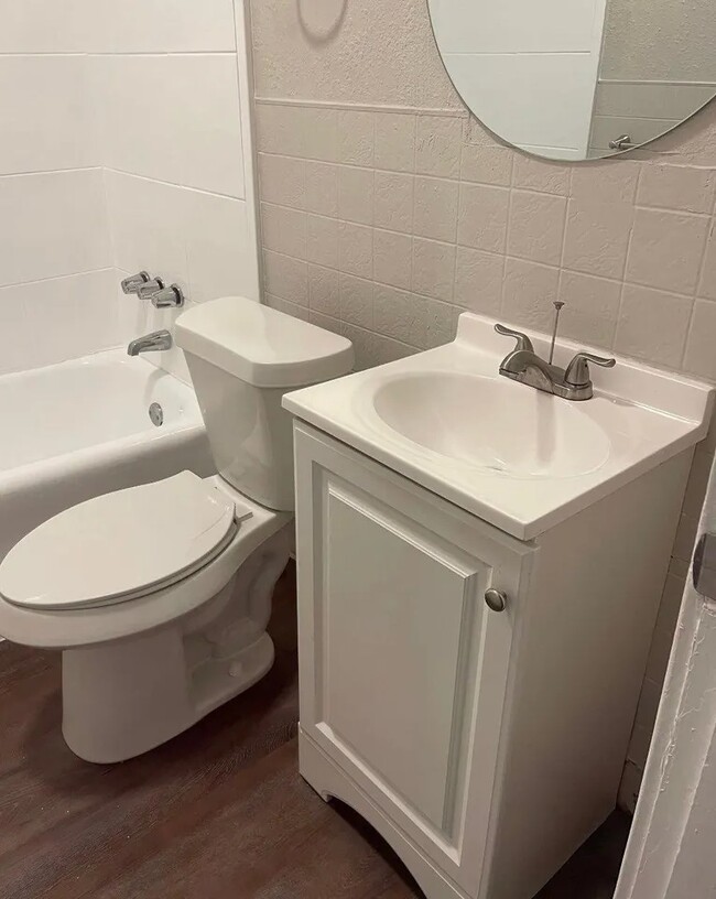 Building Photo - 2246 Simpson St