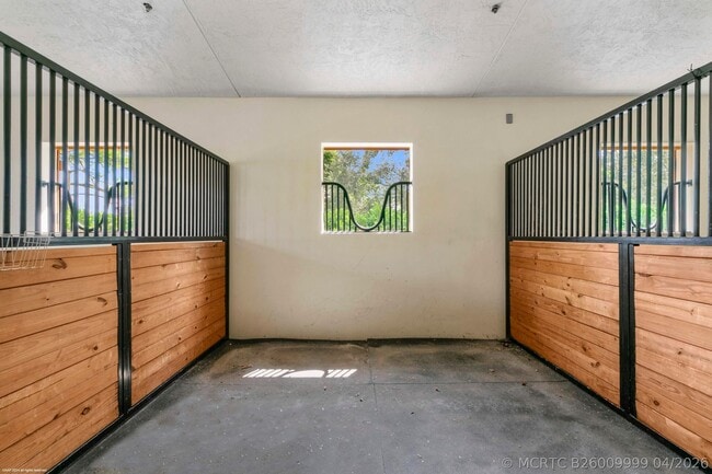 Building Photo - 14965 Oatland Ct