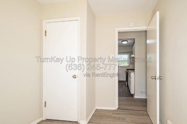 Building Photo - 10300 Ross Cir
