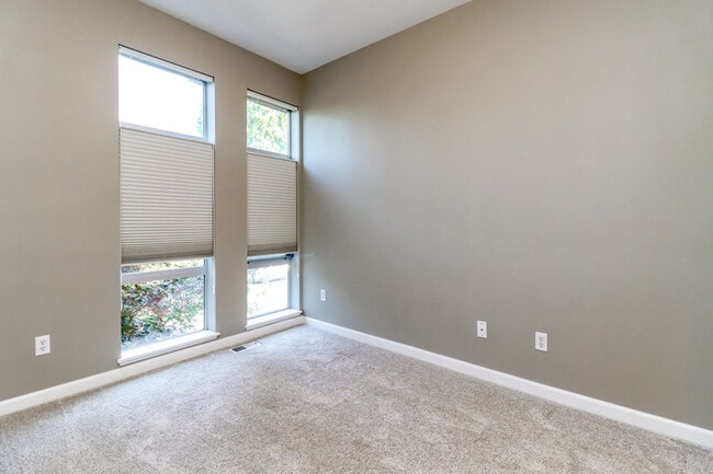 Building Photo - 2355 Yakima Ct