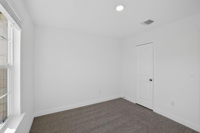 Building Photo - 289 Rivers Edge Dr