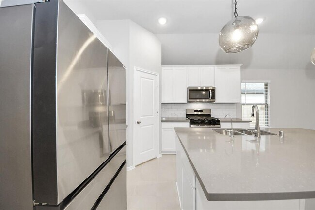 Building Photo - 20731 Sunseed Dr