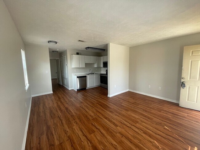Building Photo - 575 Dexter Dr