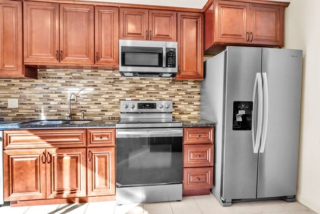 Building Photo - Beautiful townhome in La Jolla!  Three bedrooms plus office/extra bedroom! Available immediately!