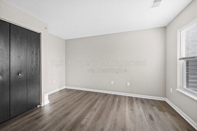 Building Photo - 9200 Charlotte Ct