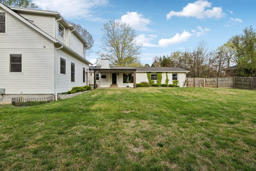 Building Photo - 1225 Davidson Rd
