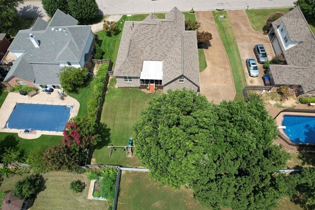 Building Photo - 9351 Lake Bridge Dr