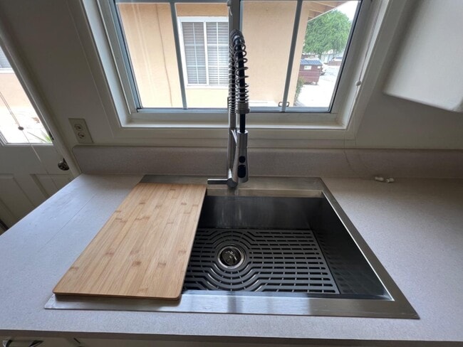 Building Photo - 1301 19th Ave