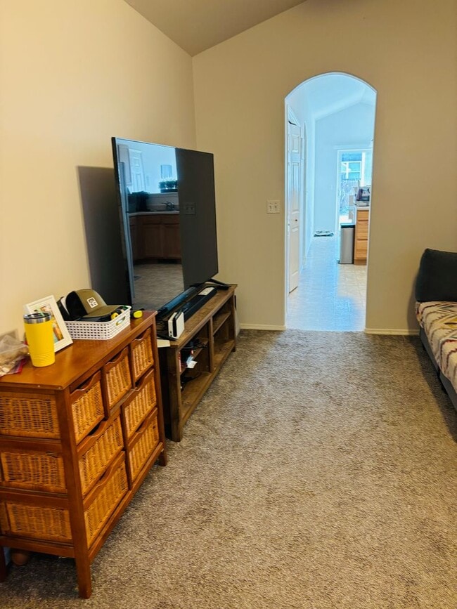 Building Photo - Cosy House w/ large garage in Belgrade. Pet friendly.