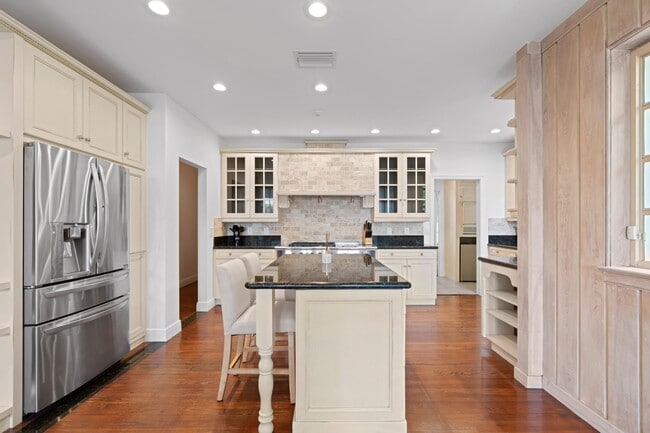 Building Photo - 3304 N Flagler Dr