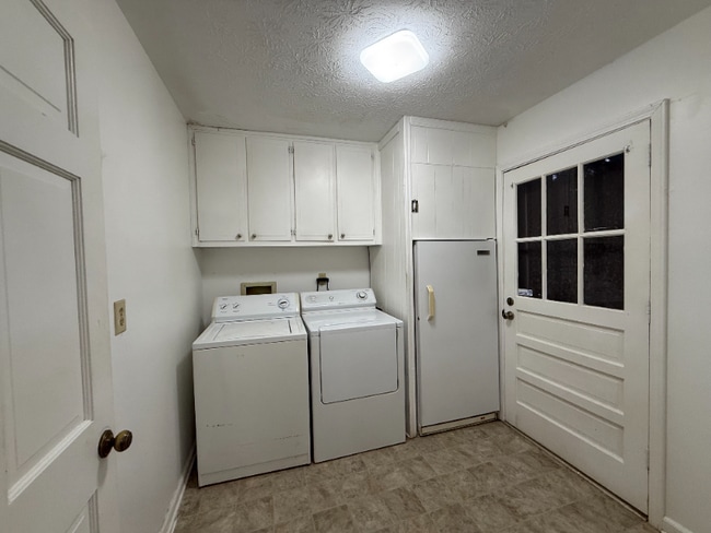 Building Photo - 4299 Mink Livsey Rd