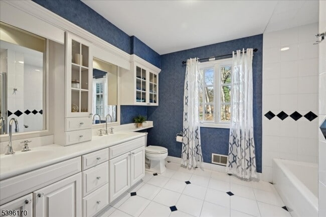 Building Photo - 545 Johnston Dr