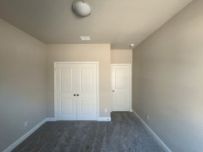 Building Photo - 612 Amenduni Ln