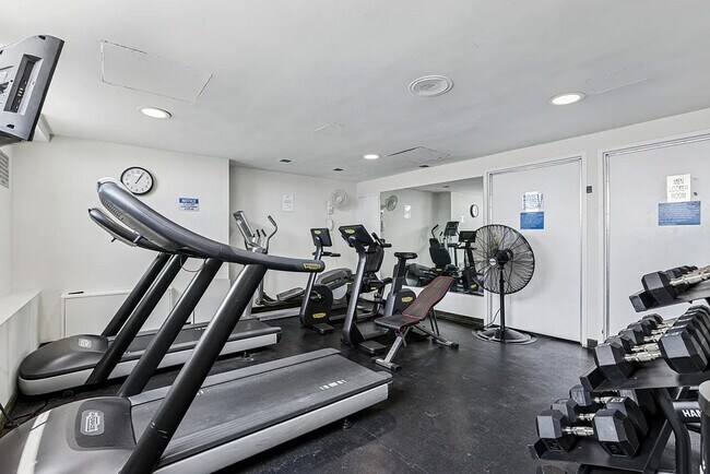 Building Photo - 501 E 87th St