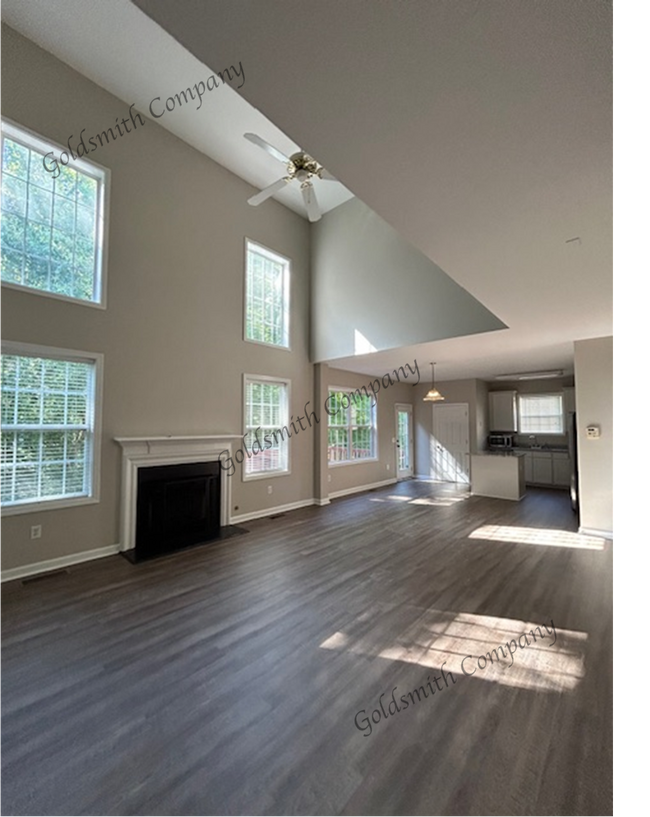 Building Photo - "Spacious 4-Bed Oasis with 2.5 Baths on Collingsworth Lane"