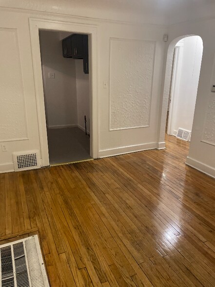 Building Photo - 15003 Ardmore St