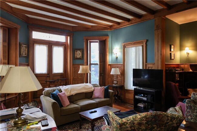 Building Photo - 6 Howe Ave