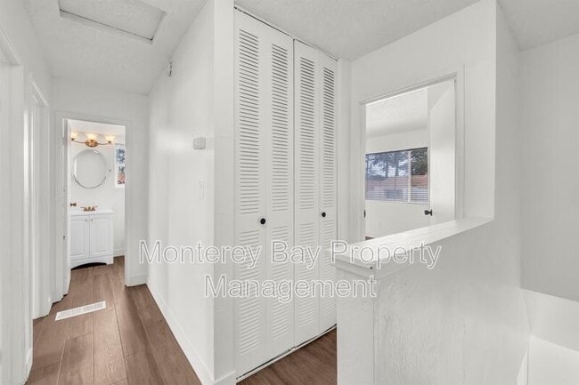 Building Photo - 3137 Seacrest Ave