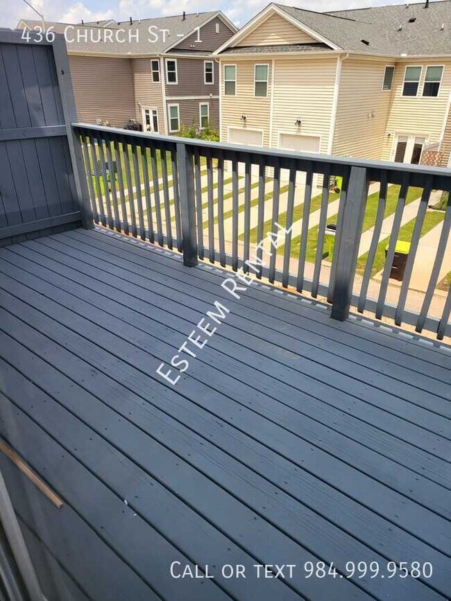 Building Photo - 436 Church St