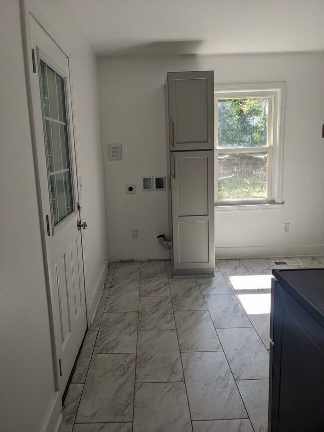 Building Photo - 1316 Sewanee Dr