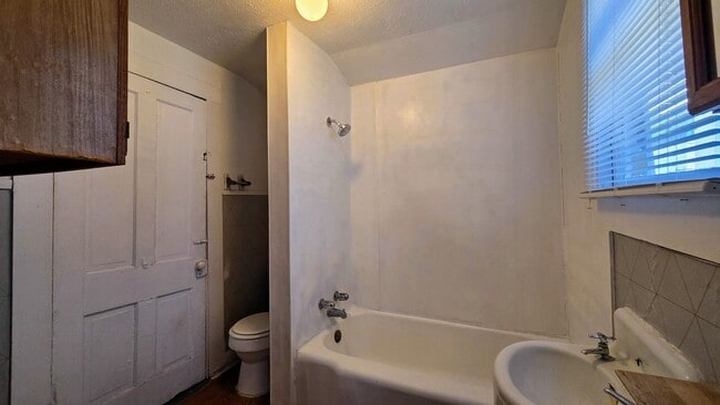 Building Photo - Denver Heights 2 Bedroom Home