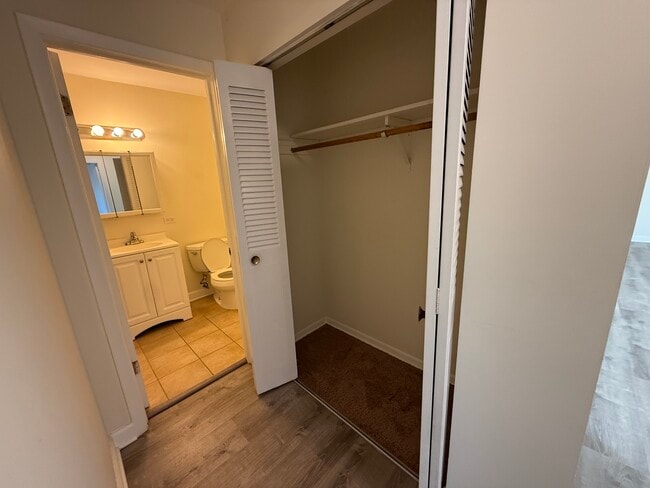 Building Photo - 1039 College Ave