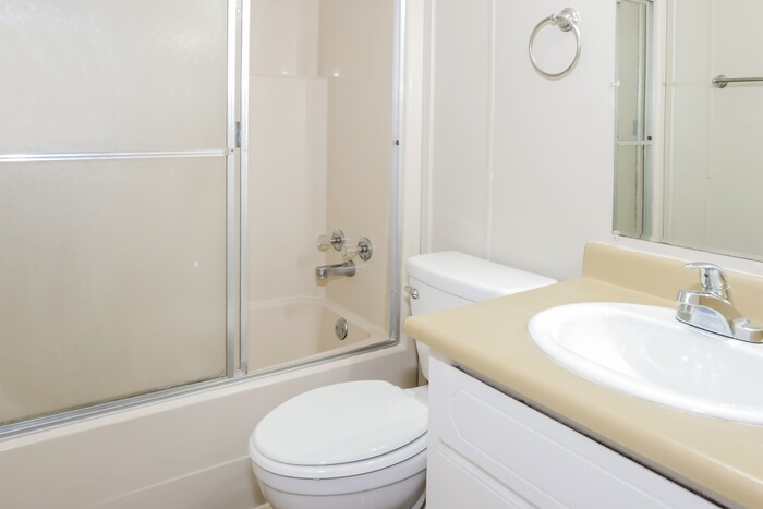 Building Photo - 156 Cranbrook Dr