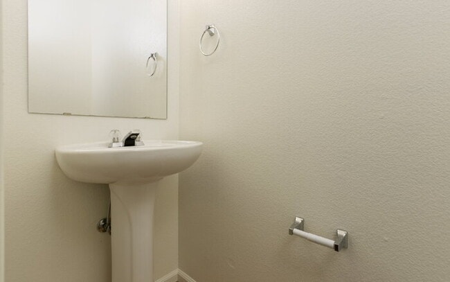 Building Photo - “Move-In Ready Townhome – November Rent Free!”