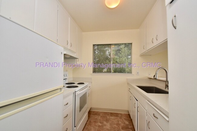 Building Photo - 104 Wisteria Way