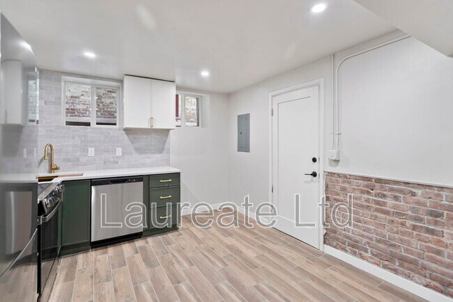 Building Photo - 1058 N Pearl St