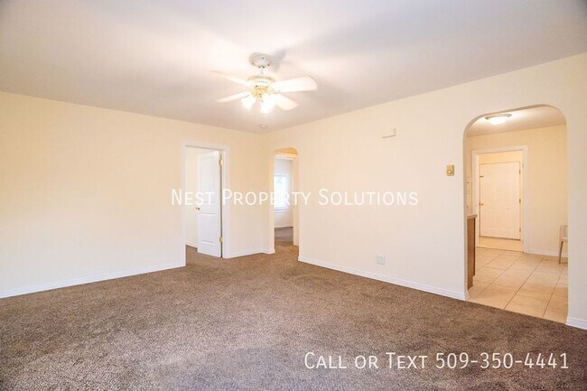 Building Photo - 3004 W Lakeside Dr