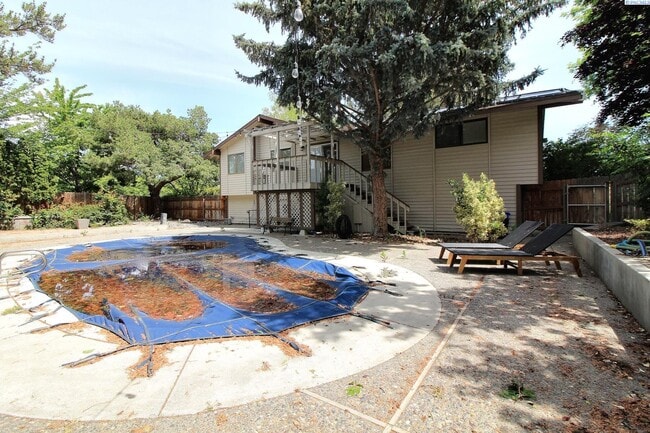 Building Photo - 4 Bed/3 Bath Richland Home w/ a Pool!