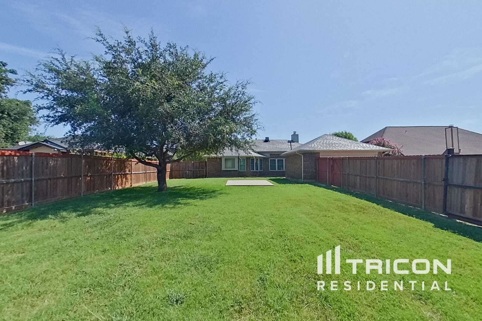 Building Photo - 1253 Essex Dr