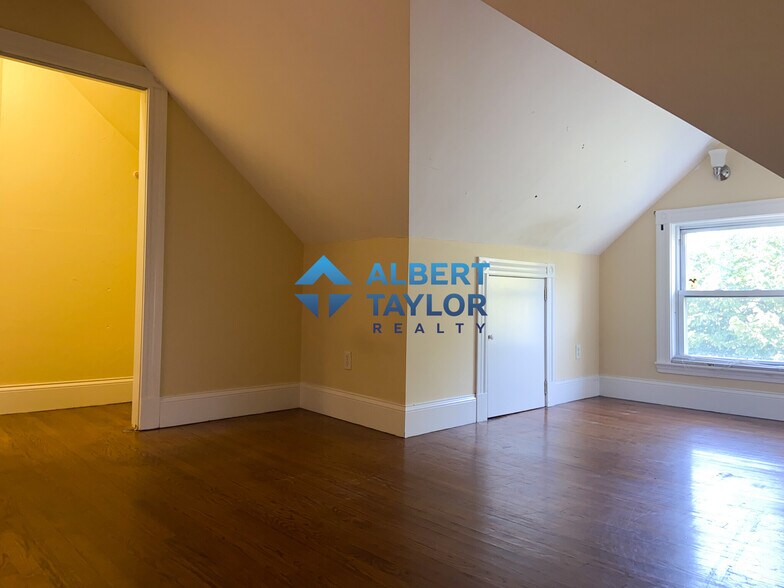 Building Photo - 19 Parker Hill Ave