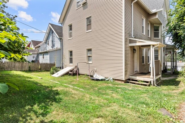 Building Photo - 14 S Whittlesey Ave