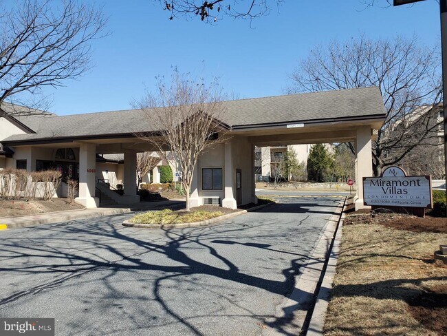 Building Photo - 6050 California Cir